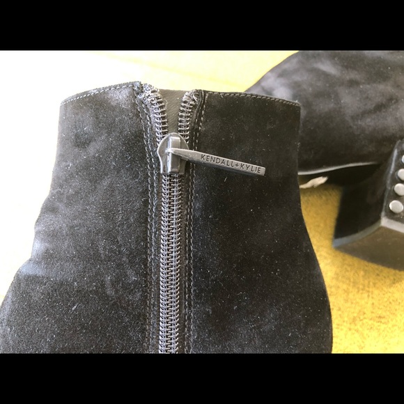 Kendall & Kylie 6 1/2 - Picture 6 of 7